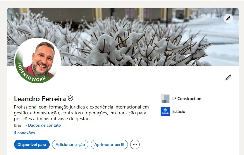 Perfil de Leandro Ferreira no LinkedIn antes do Método RADAR: capa com foto de neve, título em frase longa sobre transição de carreira e 4 conexões.